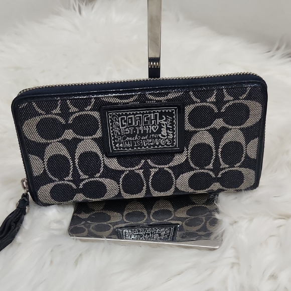 🔹️Coach 🔹️Black and Cream Denim Wallet - Picture 1 of 13